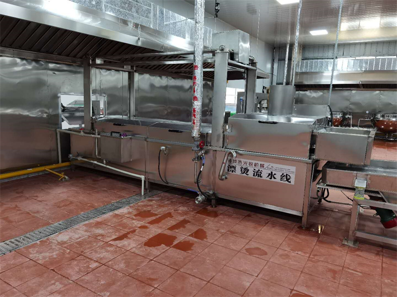 螺螄粉料包酸筍、酸豆角、木耳絲漂燙流水線